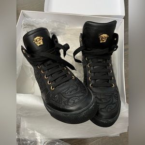 BLACK VERSACE SNEAKERS: HIGHTOP SIZE 39